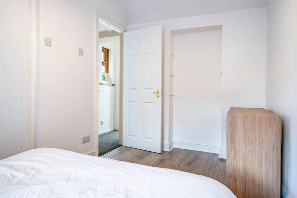 Modern 3 Bedroom House Close To Ferry And City Centre 贝尔法斯特 外观 照片