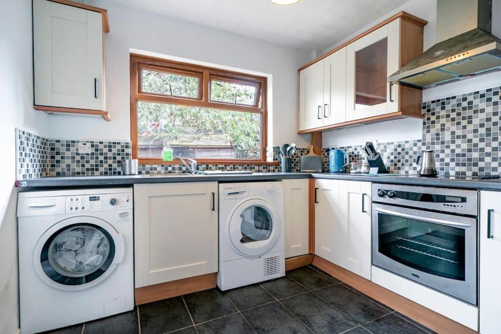 Modern 3 Bedroom House Close To Ferry And City Centre 贝尔法斯特 外观 照片