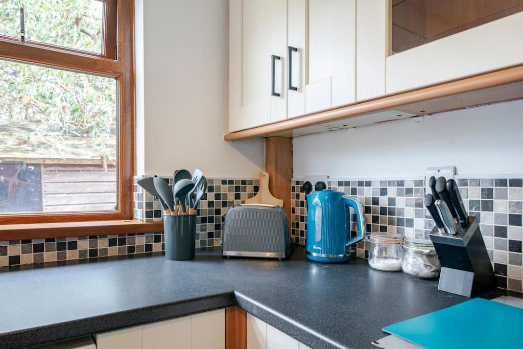 Modern 3 Bedroom House Close To Ferry And City Centre 贝尔法斯特 外观 照片