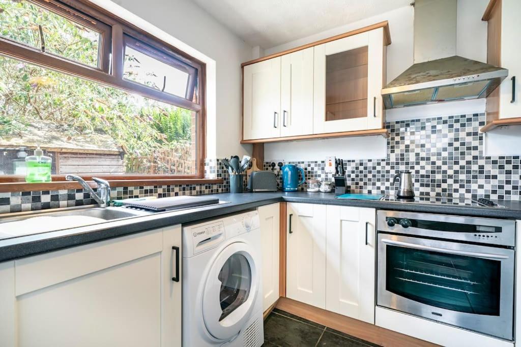 Modern 3 Bedroom House Close To Ferry And City Centre 贝尔法斯特 外观 照片